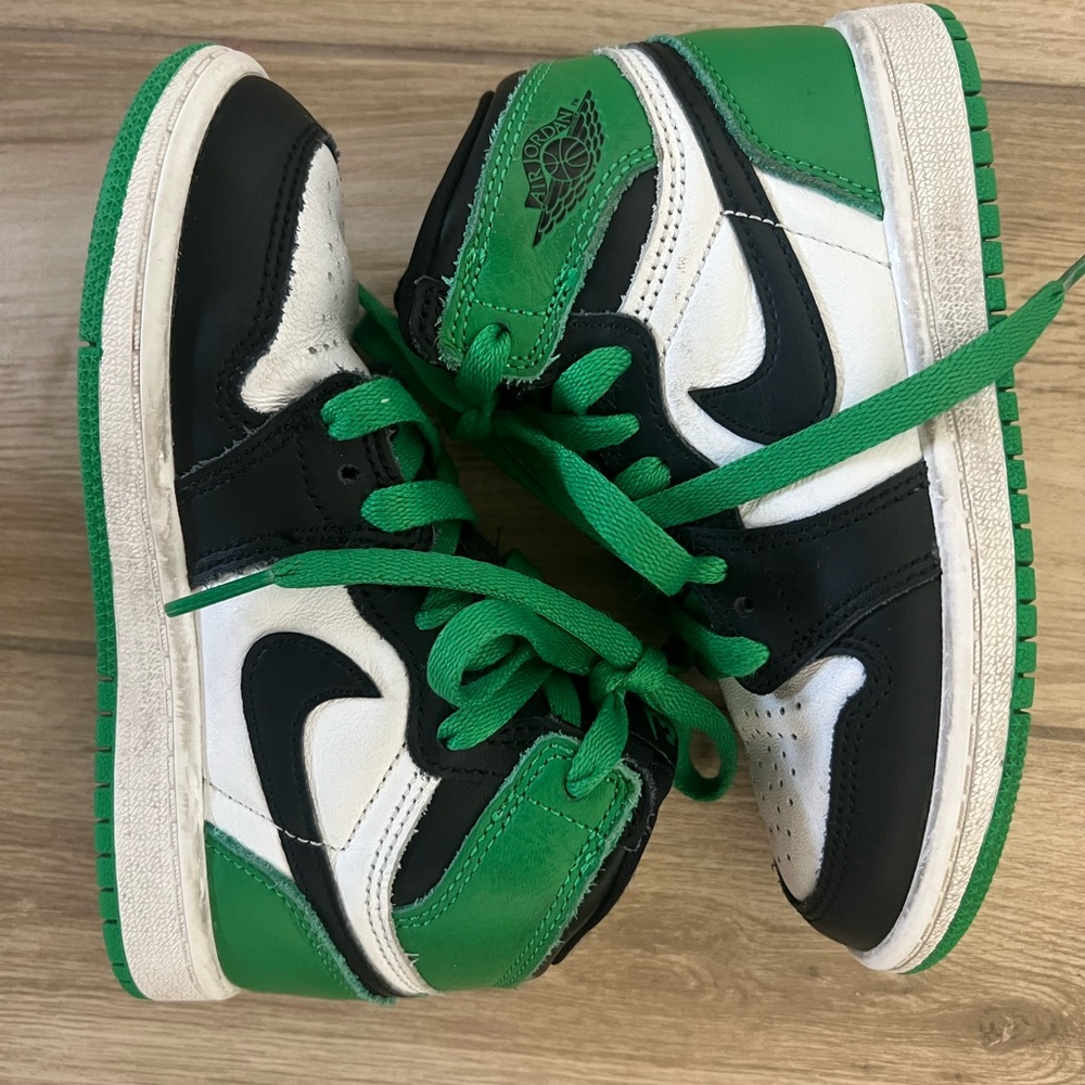 Nike Boy's Air Jordan 1 Retro High Og Shoes Green and Black High-Top Sneakers